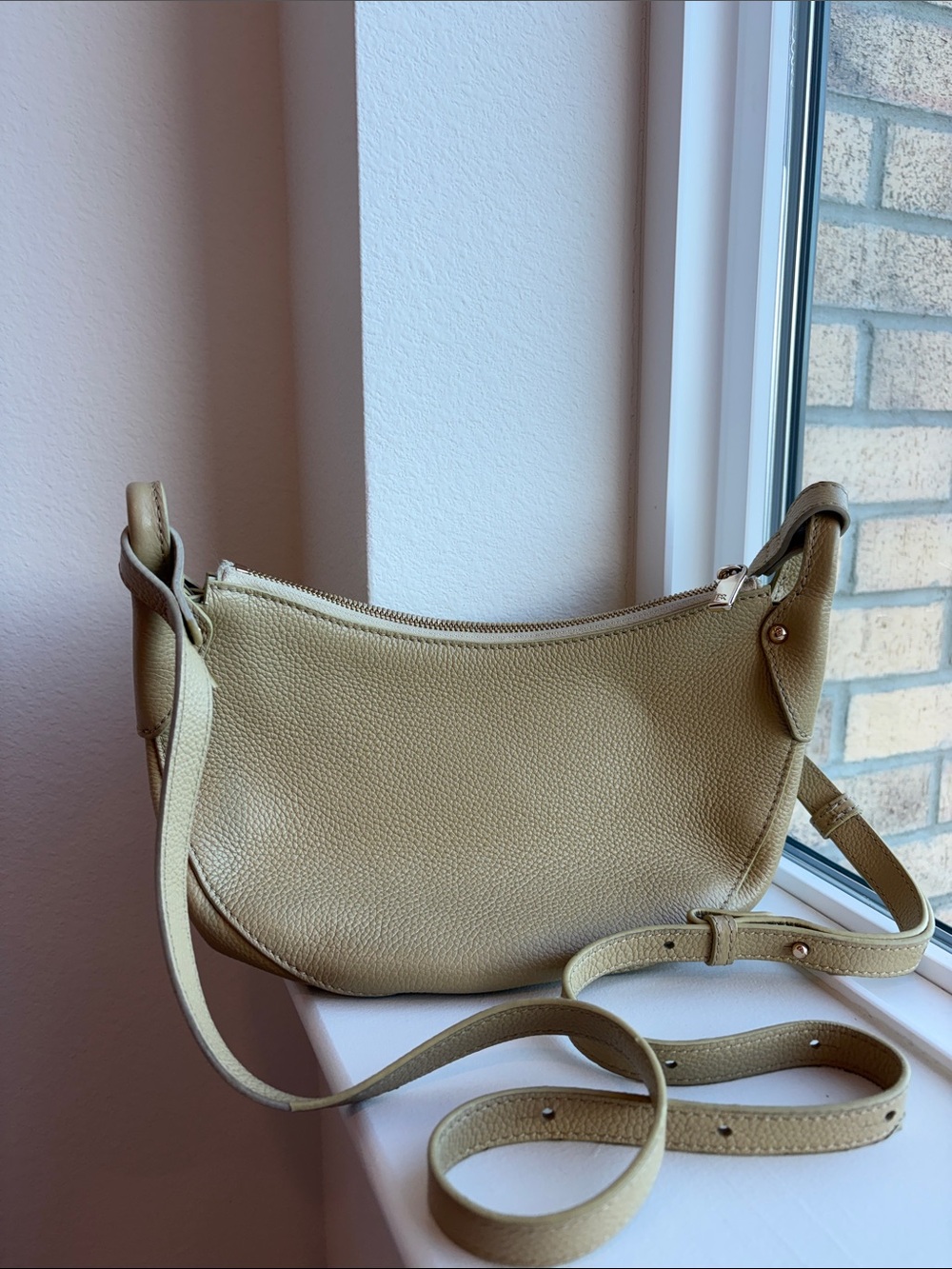 BR Made in USA Italian Leather Pebble Grain Crossbody Bag